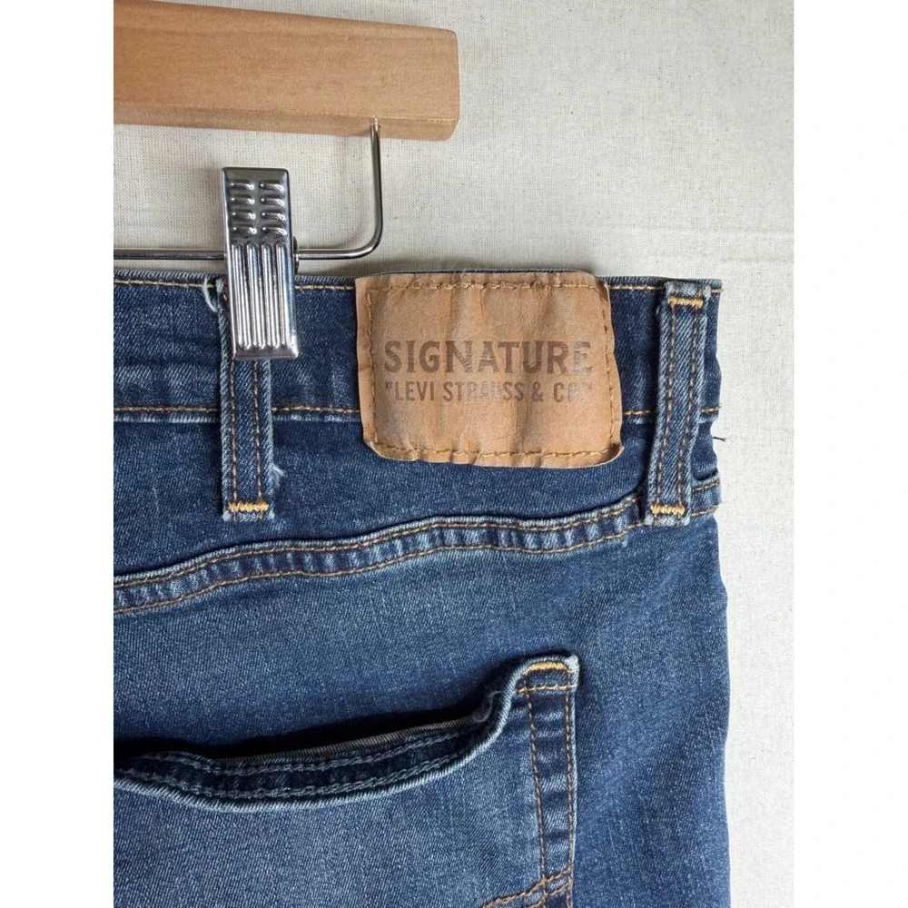 Signature Levi's Straight Jeans size 40 X 30 Blue